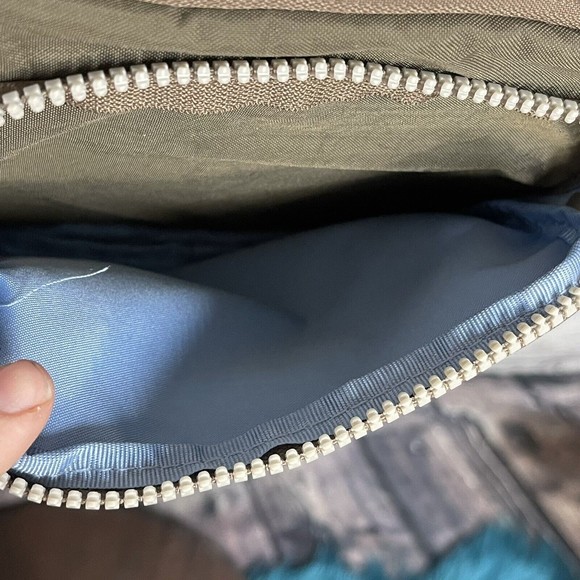 Baggallini Crossbody Purse Travel Tan Khaki Excellent Condition - Picture 11 of 16